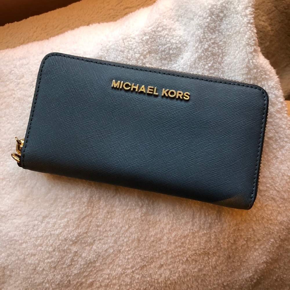 michael kors zip around wallet
